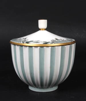 Lyngby Porcelæn. Rillet lågskål, H. 16 cm 