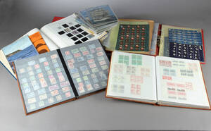 Samling frimærker, bla. årsmapper