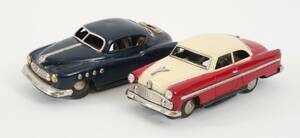 Leksaksbilar i plåt 2st, bl.a. Japan, 195060-tal