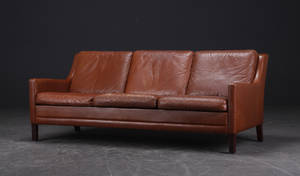 Dansk møbelproducent. 3-personers sofa, læder