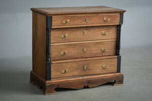 Kommode af eg, 1900-tallet