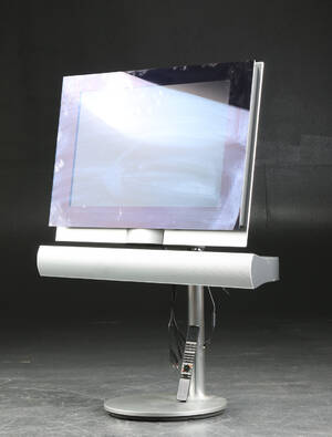 Bang og Olufsen. Beovision 7-32 tv med Beolab 7.1 højttaler og motorgulvstand