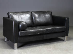 To-personers sofa, sort læder