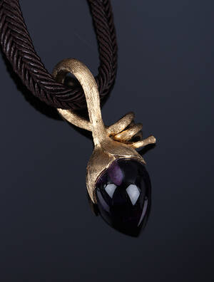 Ole Lynggaard. Lotus Spire vedhæng af 18 kt. rødguld med  ametyst