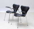 Arne Jacobsen 1902 - 1971. Par armstole, model 3207, med sort læder 2