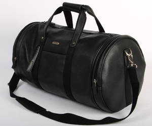 Apples. Weekendtaske udført i sort læder.