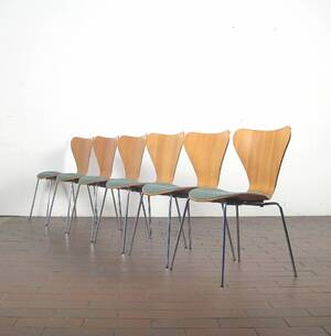 Arne Jacobsen, Set Stühle Modell 3107 für Fritz Hansen 6