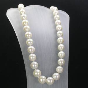 Südsee-Perlenkette mit goldener Kugelschließe