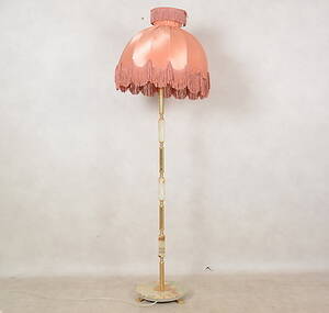 GOLVLAMPA, gulmetallmarmor, 1900-tal.