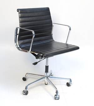 Charles Eames 1907 - 1978. Kontorstol, model EA-117