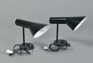 Arne Jacobsen 1902-1971 Par AJ- væglamper, sortlakeret 2