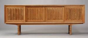 Dansk møbelproducent. Skænk i egetræ