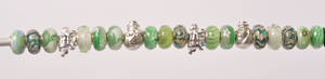 20 Charlotte Borgen beads i grønne nuancer 20