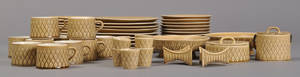 Jens Harald Quistgaard 1919-2008. Relief middags- og kaffeservice i stentøj fra Kronjyden. 55