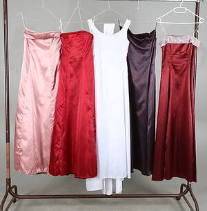 FESTBALKLÄNNINGAR, 5 st, ca storlek 3638.