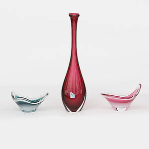 KONSTGLAS, 3 delar, bland annat Coquille,Kedelv, Flygsfors, signerade.