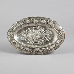 Fat silver ovalt med barockdekor