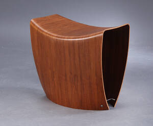 Hans Sandgren Jacobsen. Gallery skammel af valnød, model 1610 