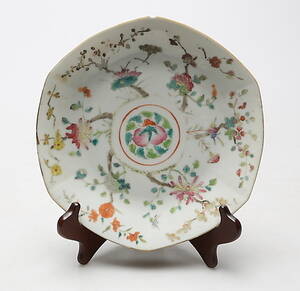 TALLRIK, porslin, Famille Rose, Kina, 1700-tal.