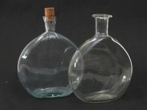 Flaskor i glas 2st, 1800-tal
