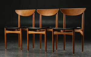 Harry Østergaard. Tre spisestole, eg 3