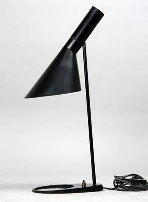 Arne Jacobsen 1902-1971. AJ bordlampe