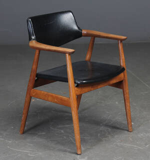 Erik Kirkegaard. Armstol af teaktræ 