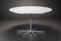 Arne Jacobsen. Cirkulært spisebord