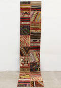 Gallerimatta, handsydd patchwork. 392 x 80.
