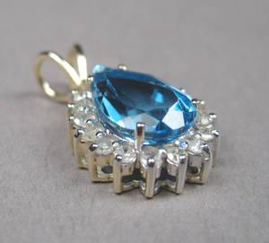 Topaz- og diamant vedhæng