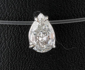 18Kt Gold pendant with Pear cut diamond 0.60 ct