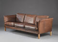 Mogens Hansen, trepersoners lædersofa, model 2225.