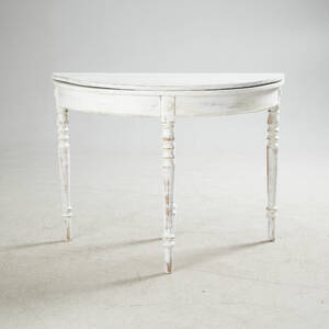 Månbord i gustaviansk stil