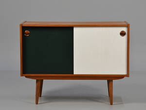 Dansk møbelproducent. Lav skænk i teak