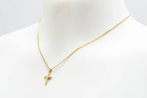 Halskæde med kors, 8 kt. guld Denne vare er sat til omsalg under nyt varenummer 4944978
