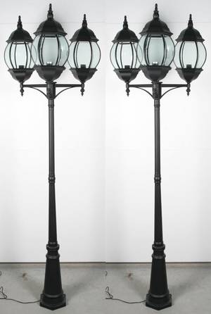 To Høje udendørs trearmet gadelamper, sort
