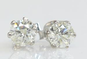 Par brillantørestikker, ca. 1.08 ct. 2