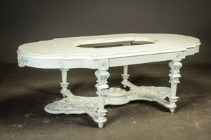 Spisebord af lakeret træ