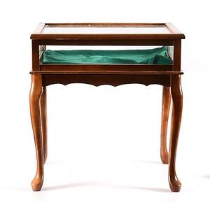 GOLVVITRIN, betsat träglas, 1900-talets första hälft.