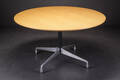 Charles Eames. Rundt spisebord  Segmented Table 