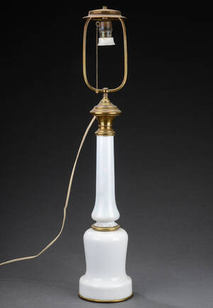 Stor bordlampe af porcelæn og messing