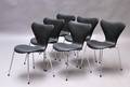 Arne Jacobsen 1902 - 1971. Sæt på seks stole syveren , model 3107, nybetrukket med sort Savanne læder 6