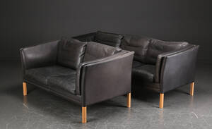 Tre-pers. samt to-pers. sofa, sort læder 2