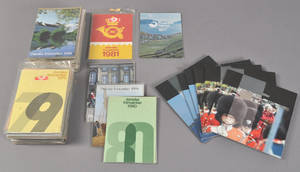 Diverse frimærker 54 årsmapper, 1x Flora D., 3 x Storebælt, 3 x 2001mappe, 3 x 2000-mapper m.m.