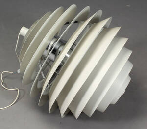 Poul Henningsen. KuglenLouvre, pendel  Denne vare er sat til omsalg under nyt varenummer 4520304