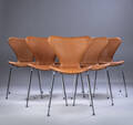 Arne Jacobsen. Et sæt på seks stole Syveren, model 3107, cognac anilinlæder, Ny siddehøjde 46,5 cm. 6