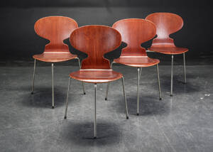 Arne Jacobsen. Sæt på fire Myre stole, model 3100 4
