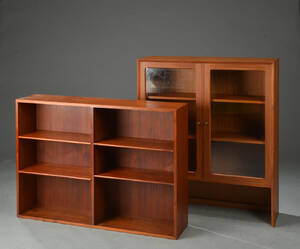 Overdel til skænk af teaktræ, front med to glasdøre og bogreol af teaktræ, front med hylder. 2.