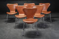 Arne Jacobsen. Sæt på seks stole betrukket med læder, model 3107 6
