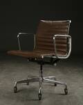 Charles Eames. Kontorstol fra serien Aluminium Group Konference, læder  Denne vare er sat til omsalg under nyt varenummer 4945238